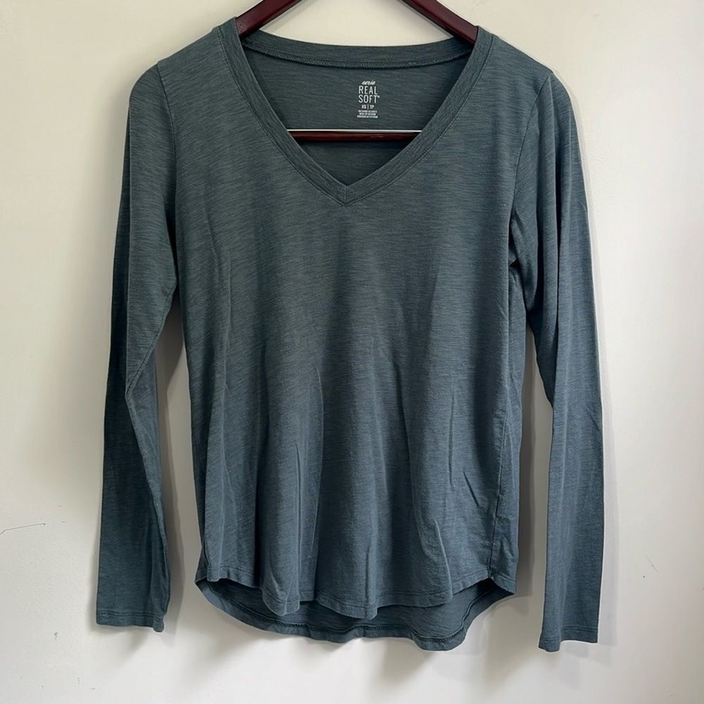 Aerie Womenโs Real Soft Long Sleeve V-Neck Shirt Size XS